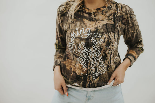 Wavy Checkered Bucking Horse Tee - VINTAGE Camo - RUBY WYLD