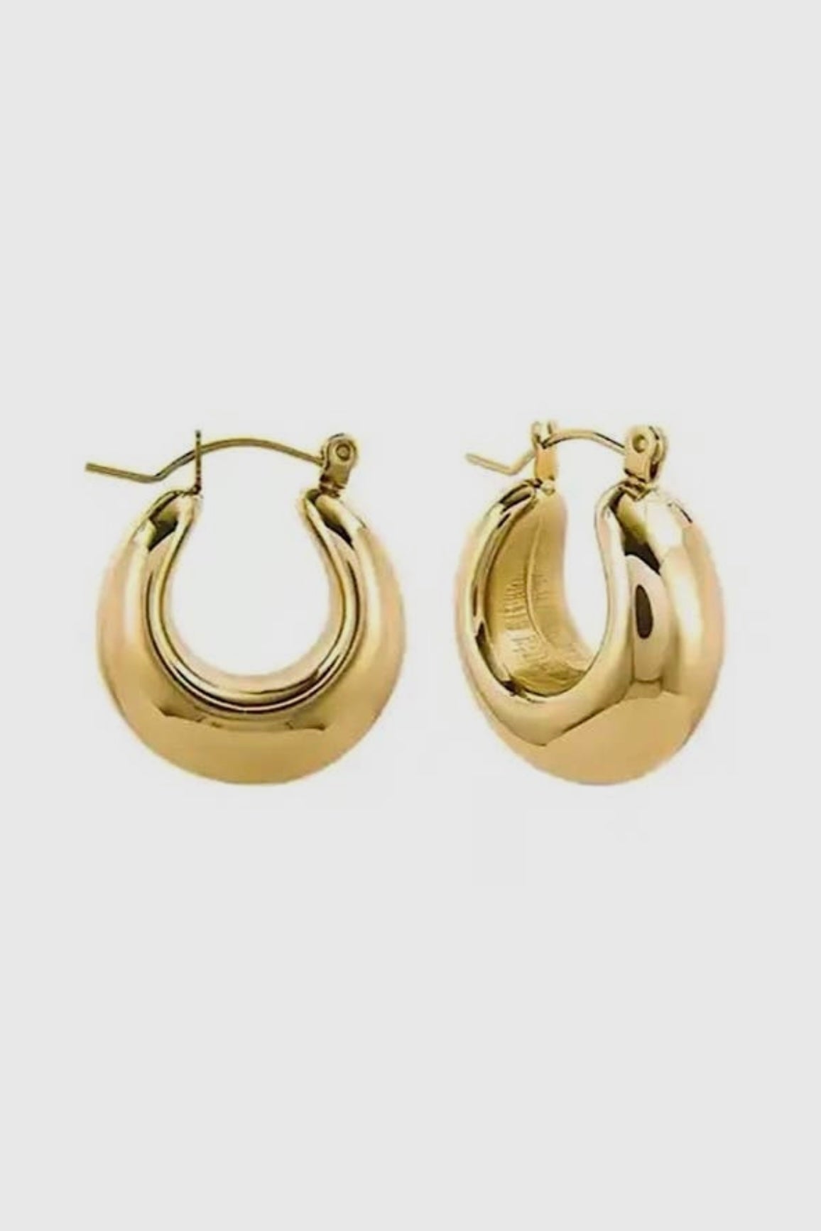 The classic gold hoop has gotten an upgrade, but still boasts all the same style you love! Pair with anything from everyday casual looks to more dressed up statement looks!