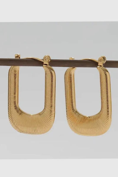 This trending style is going to be so hot for fall! This twist on a classic is sure to be a best seller, as it pairs with any look! Features a ribbed u-hoop design.